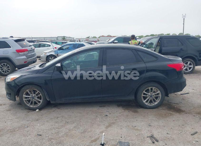 Photo 15 of 2018 Ford Focus SE (VIN 1FADP3F24JL212901)