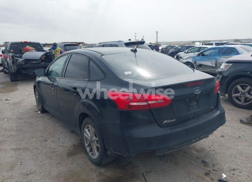 Photo 3 of 2018 Ford Focus SE (VIN 1FADP3F24JL212901)