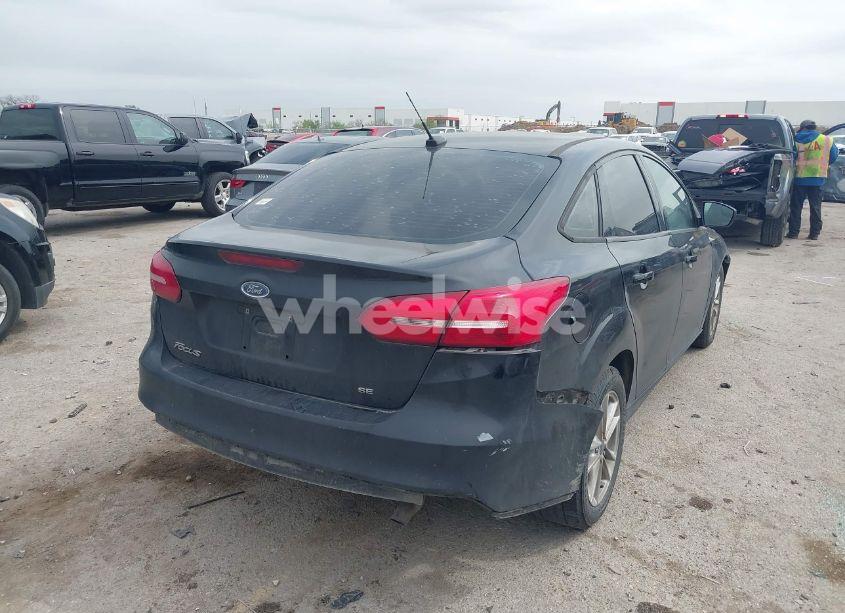 Photo 4 of 2018 Ford Focus SE (VIN 1FADP3F24JL212901)