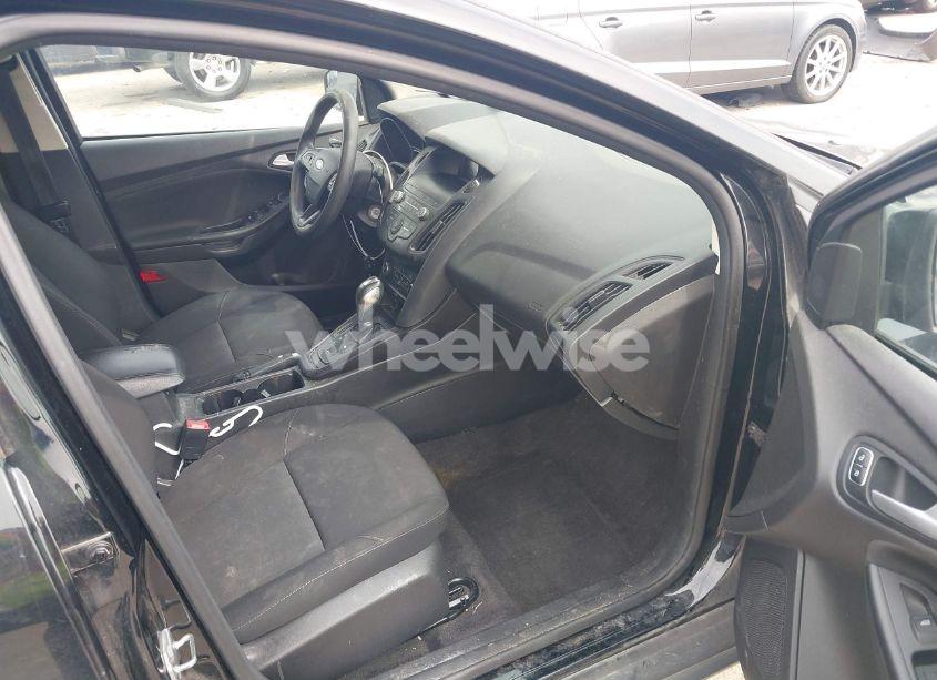 Photo 5 of 2018 Ford Focus SE (VIN 1FADP3F24JL212901)