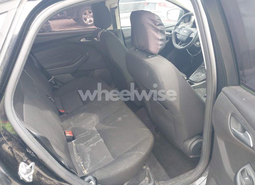 Photo 8 of 2018 Ford Focus SE (VIN 1FADP3F24JL212901)