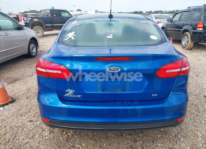 Photo 16 of 2018 Ford Focus SE (VIN 1FADP3F24JL214504)