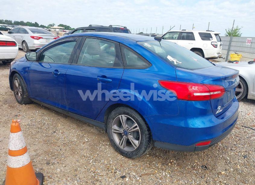 Photo 3 of 2018 Ford Focus SE (VIN 1FADP3F24JL214504)