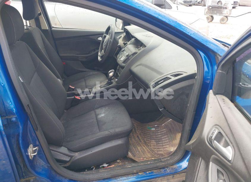 Photo 5 of 2018 Ford Focus SE (VIN 1FADP3F24JL214504)