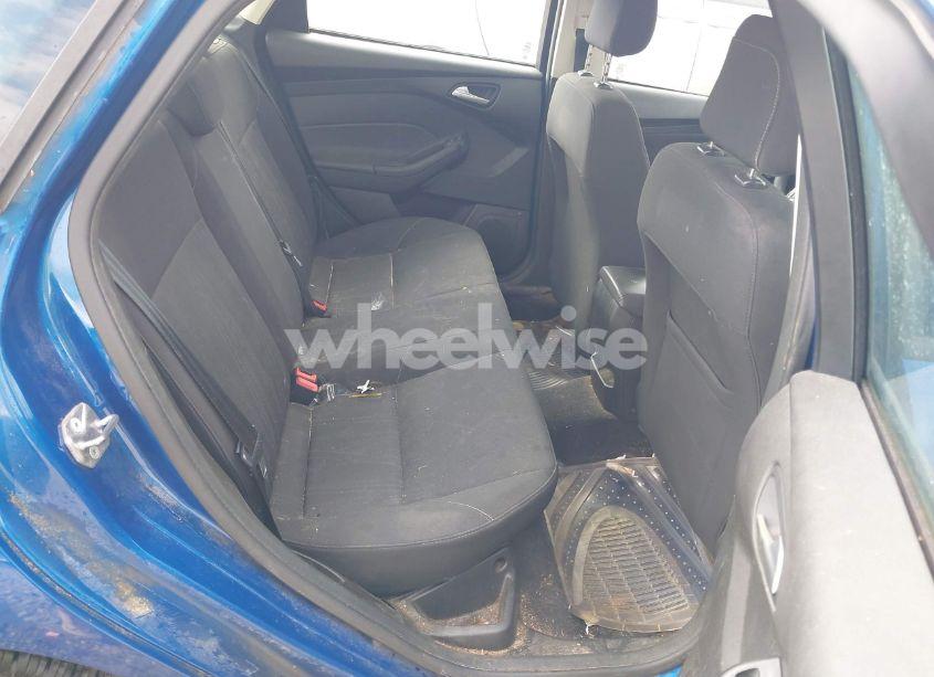 Photo 8 of 2018 Ford Focus SE (VIN 1FADP3F24JL214504)