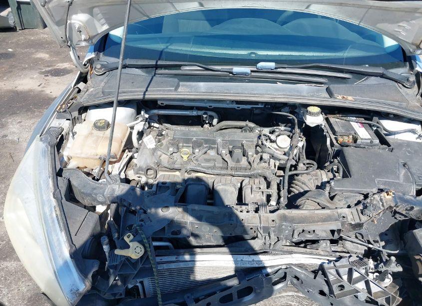 Photo 10 of 2018 Ford Focus SE (VIN 1FADP3F24JL237037)