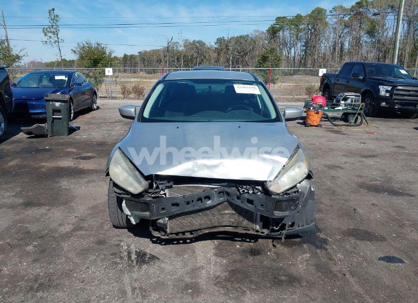 Photo 12 of 2018 Ford Focus SE (VIN 1FADP3F24JL237037)