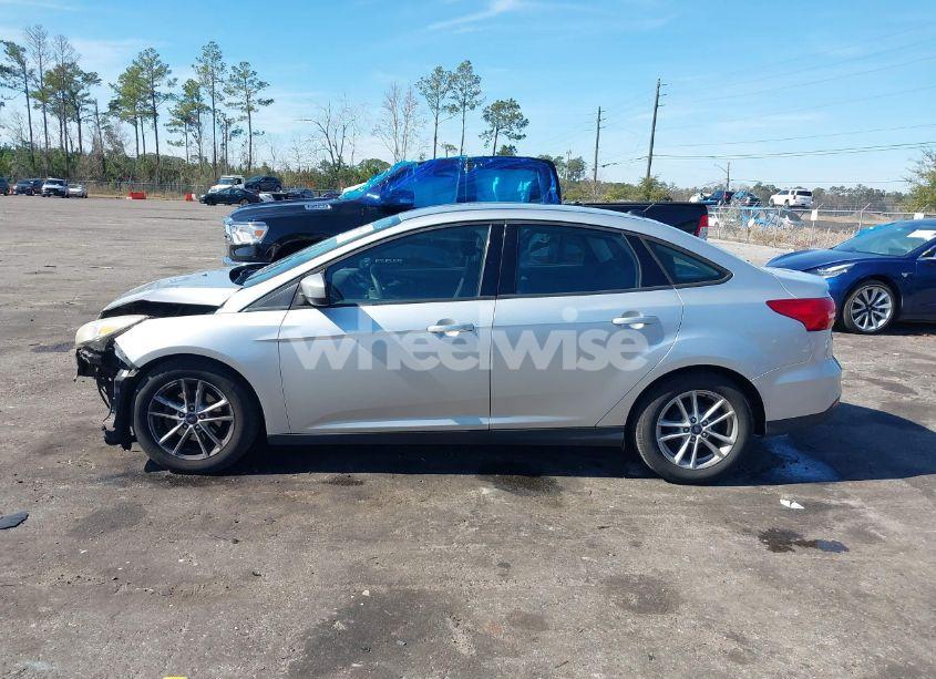 Photo 14 of 2018 Ford Focus SE (VIN 1FADP3F24JL237037)
