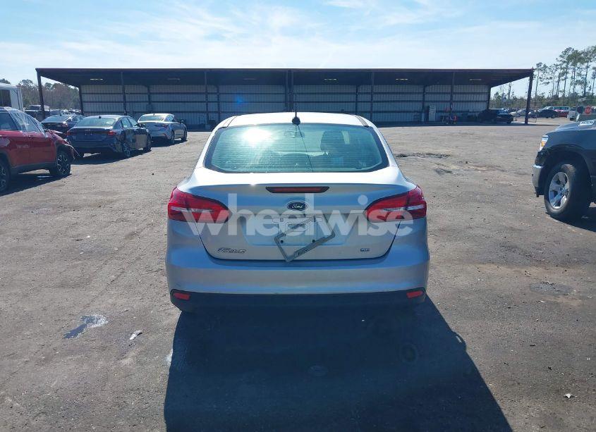 Photo 16 of 2018 Ford Focus SE (VIN 1FADP3F24JL237037)