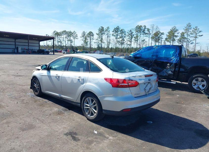 Photo 3 of 2018 Ford Focus SE (VIN 1FADP3F24JL237037)