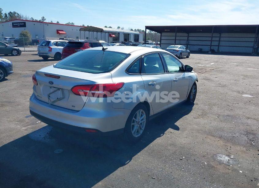 Photo 4 of 2018 Ford Focus SE (VIN 1FADP3F24JL237037)