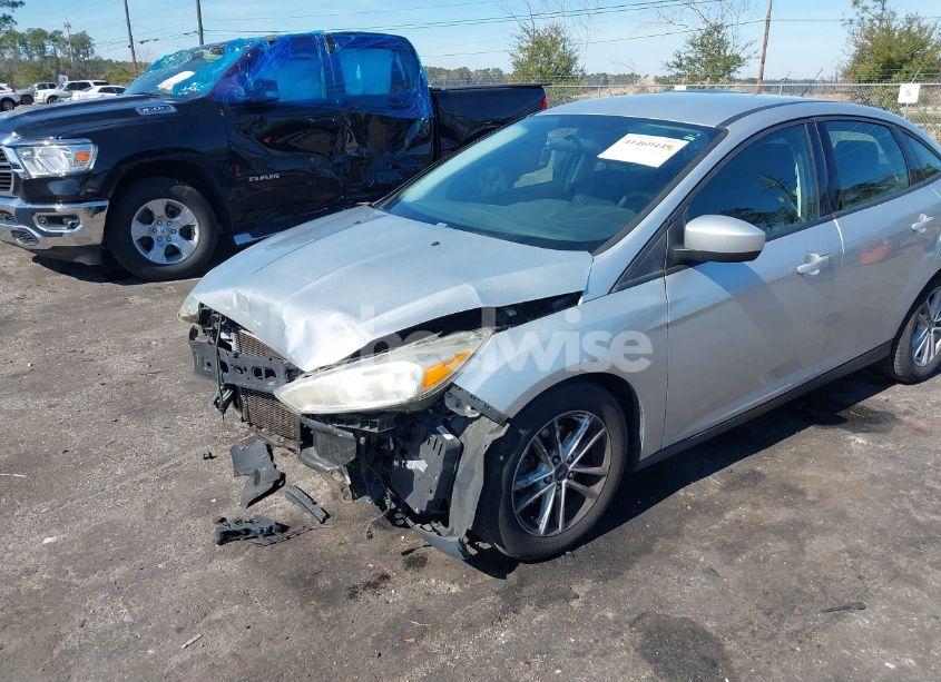 Photo 6 of 2018 Ford Focus SE (VIN 1FADP3F24JL237037)