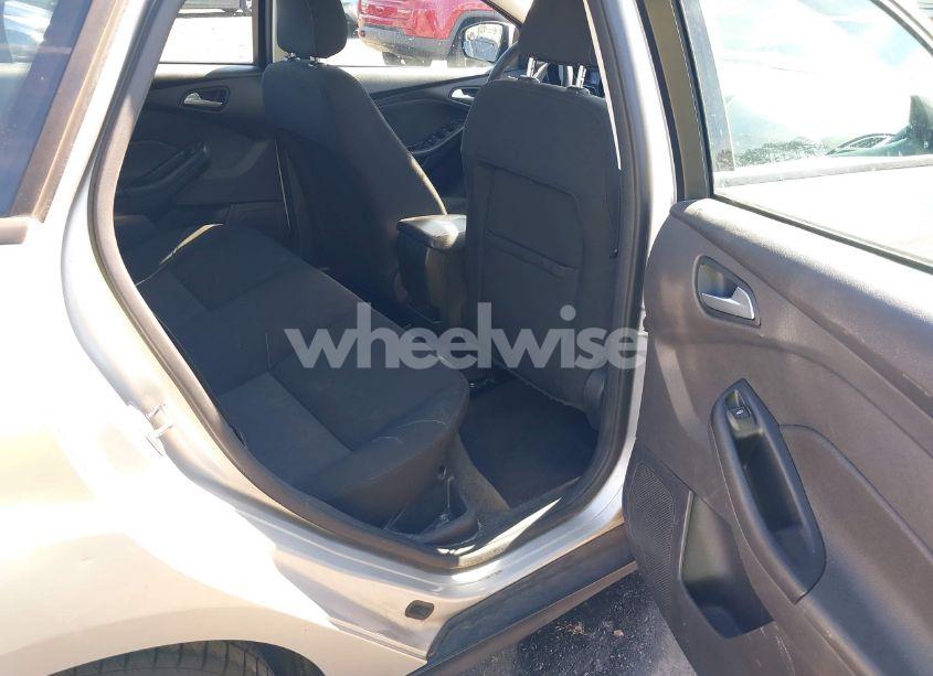 Photo 8 of 2018 Ford Focus SE (VIN 1FADP3F24JL237037)