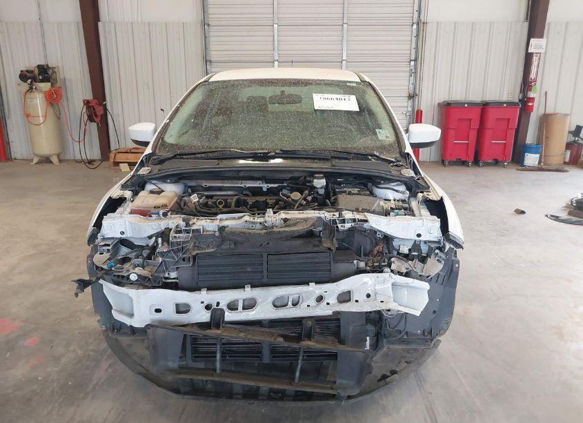 Photo 13 of 2018 Ford Focus SE (VIN 1FADP3F24JL250595)