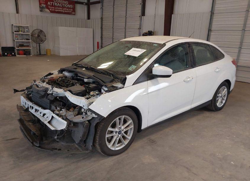 Photo 2 of 2018 Ford Focus SE (VIN 1FADP3F24JL250595)