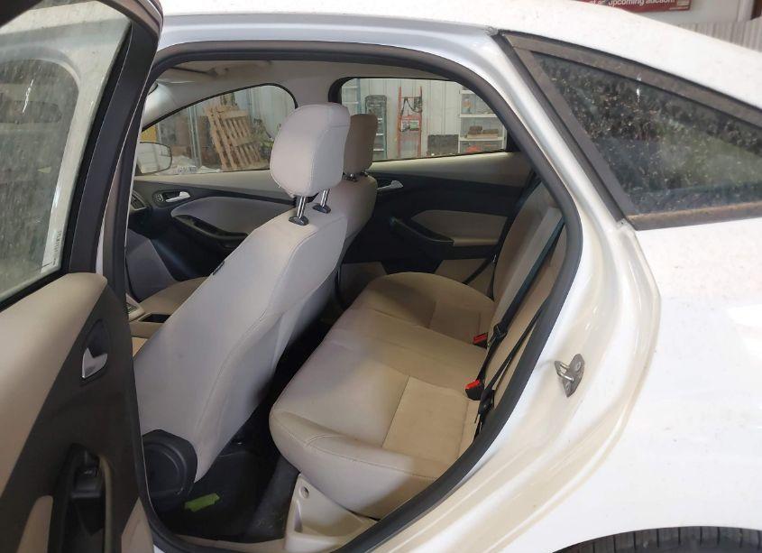 Photo 20 of 2018 Ford Focus SE (VIN 1FADP3F24JL250595)