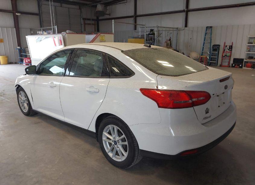 Photo 3 of 2018 Ford Focus SE (VIN 1FADP3F24JL250595)