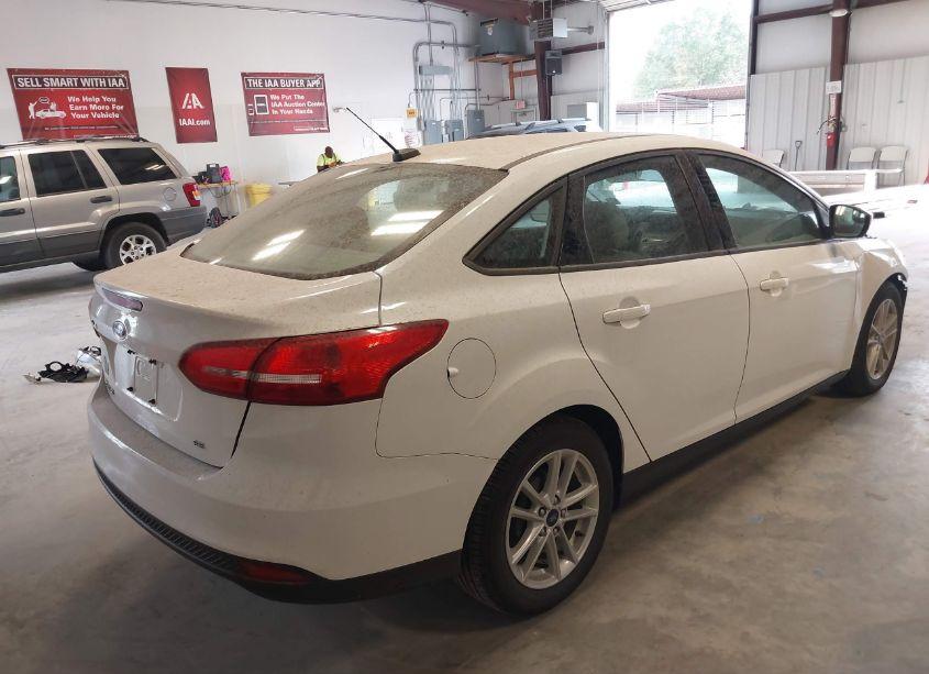 Photo 4 of 2018 Ford Focus SE (VIN 1FADP3F24JL250595)