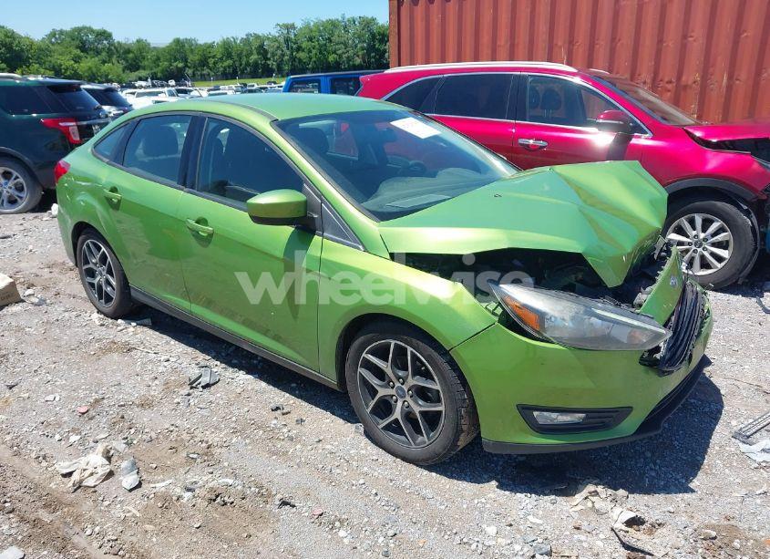 2018 Ford Focus SE (VIN 1FADP3F24JL256414) main photo