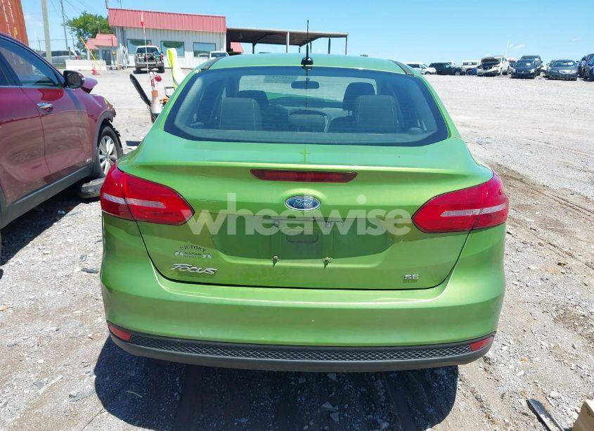Photo 16 of 2018 Ford Focus SE (VIN 1FADP3F24JL256414)
