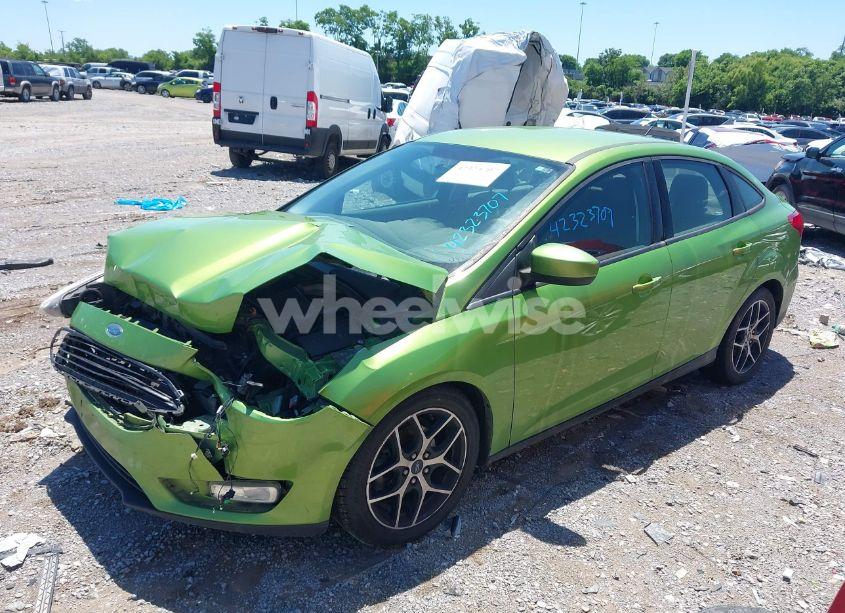 Photo 2 of 2018 Ford Focus SE (VIN 1FADP3F24JL256414)