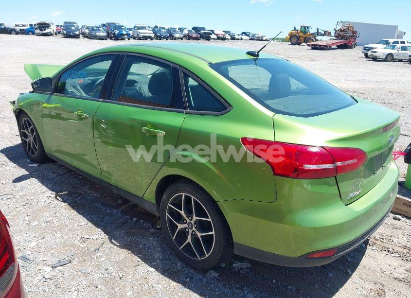 Photo 3 of 2018 Ford Focus SE (VIN 1FADP3F24JL256414)