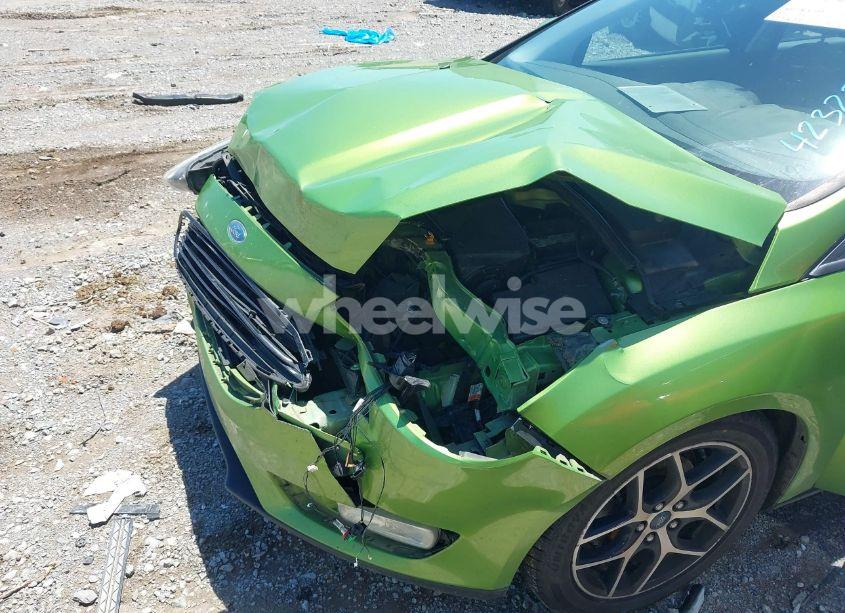 Photo 6 of 2018 Ford Focus SE (VIN 1FADP3F24JL256414)