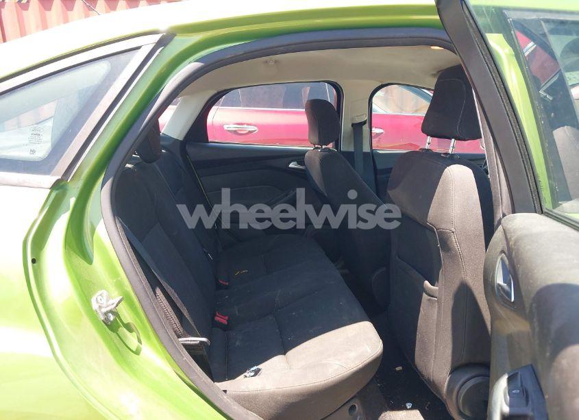 Photo 8 of 2018 Ford Focus SE (VIN 1FADP3F24JL256414)