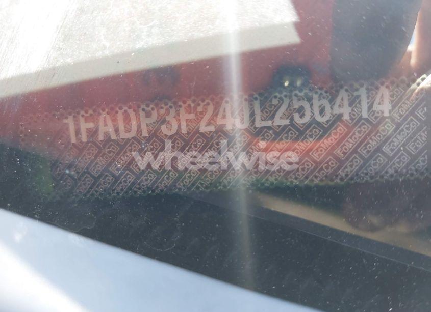 Photo 9 of 2018 Ford Focus SE (VIN 1FADP3F24JL256414)