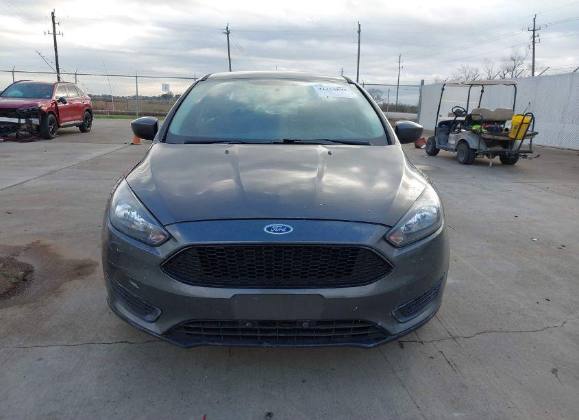 Photo 12 of 2018 Ford Focus SE (VIN 1FADP3F24JL259152)