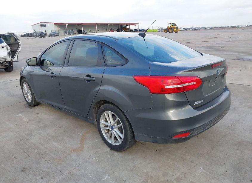 Photo 3 of 2018 Ford Focus SE (VIN 1FADP3F24JL259152)