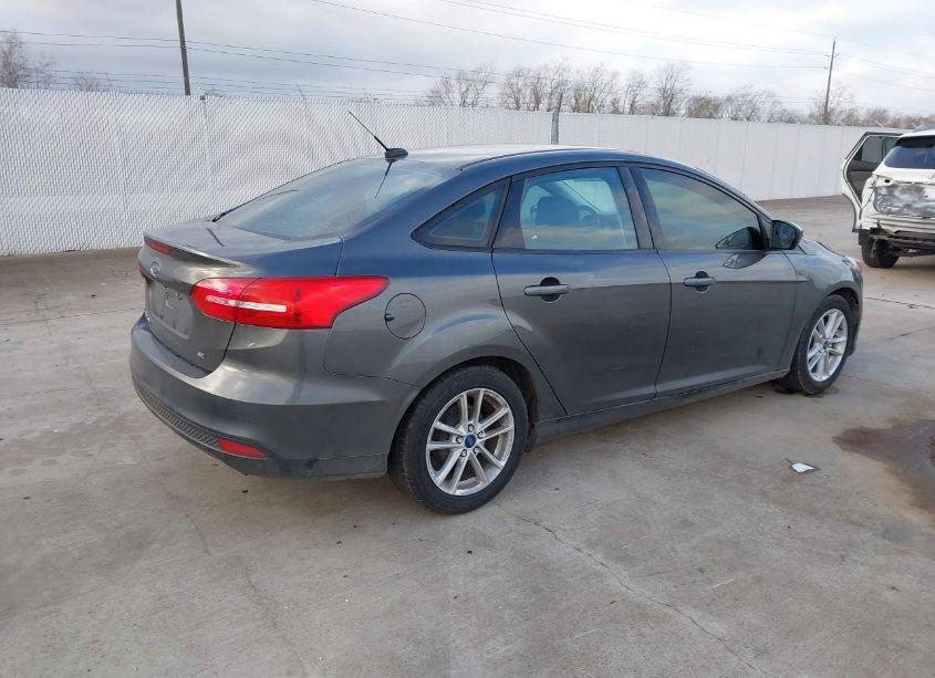 Photo 4 of 2018 Ford Focus SE (VIN 1FADP3F24JL259152)