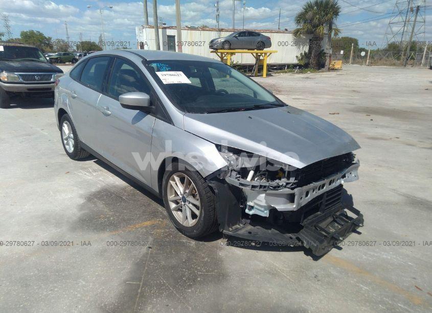 2018 Ford Focus SE (VIN 1FADP3F24JL262195) main photo