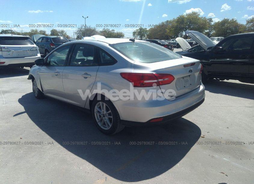 Photo 3 of 2018 Ford Focus SE (VIN 1FADP3F24JL262195)