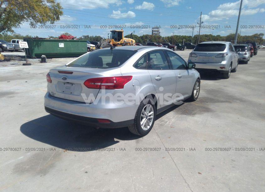 Photo 4 of 2018 Ford Focus SE (VIN 1FADP3F24JL262195)