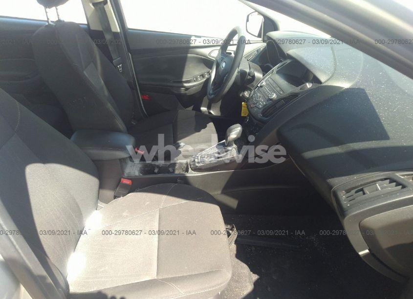 Photo 5 of 2018 Ford Focus SE (VIN 1FADP3F24JL262195)