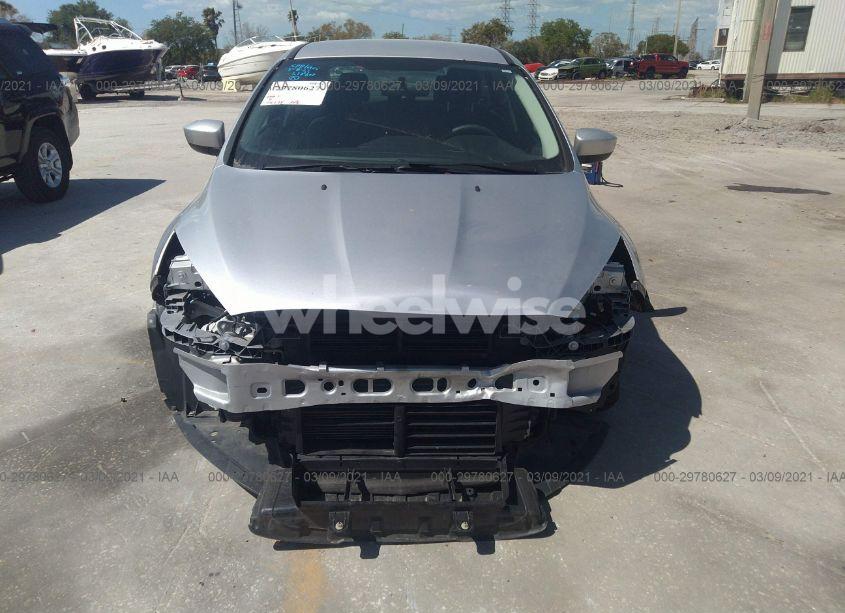 Photo 6 of 2018 Ford Focus SE (VIN 1FADP3F24JL262195)