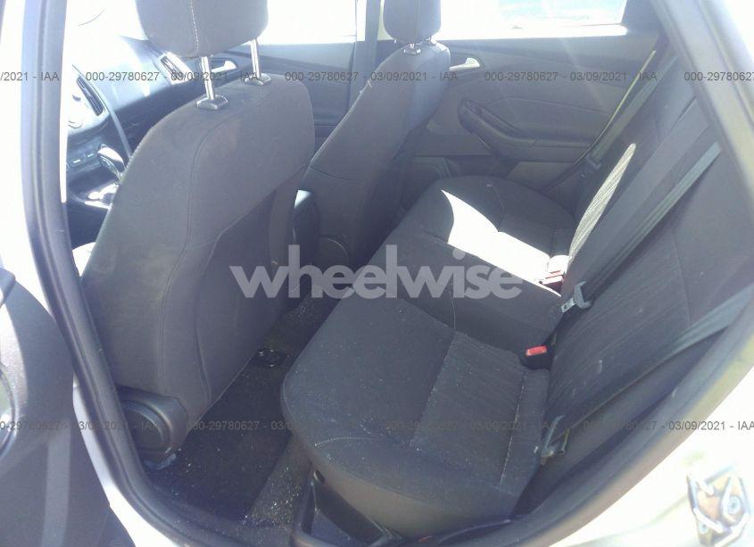 Photo 8 of 2018 Ford Focus SE (VIN 1FADP3F24JL262195)