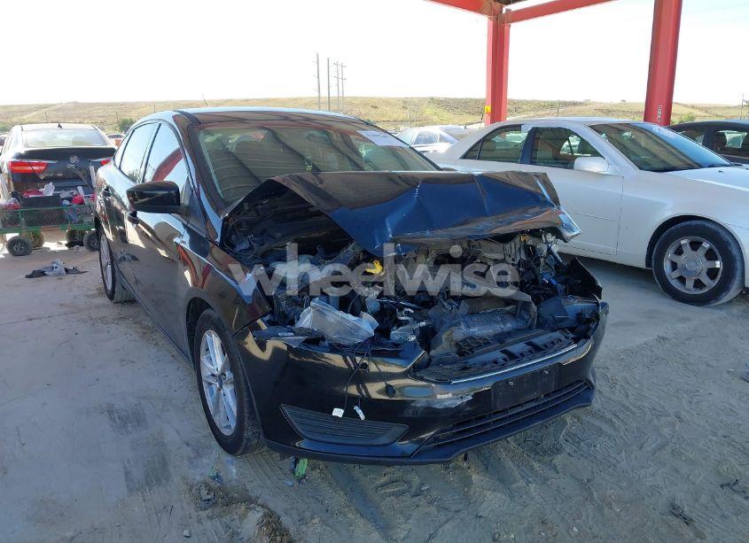 2018 Ford Focus SE (VIN 1FADP3F24JL294869) main photo