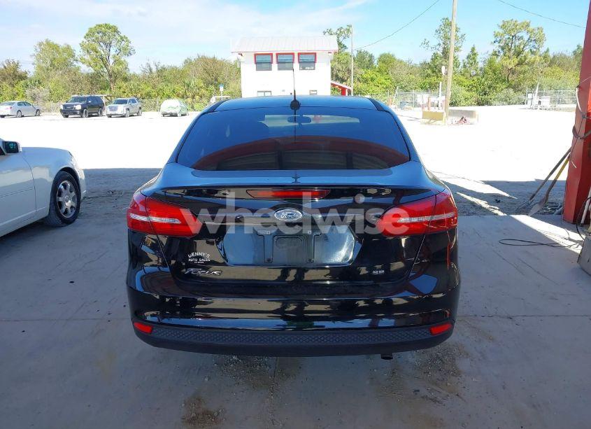 Photo 16 of 2018 Ford Focus SE (VIN 1FADP3F24JL294869)