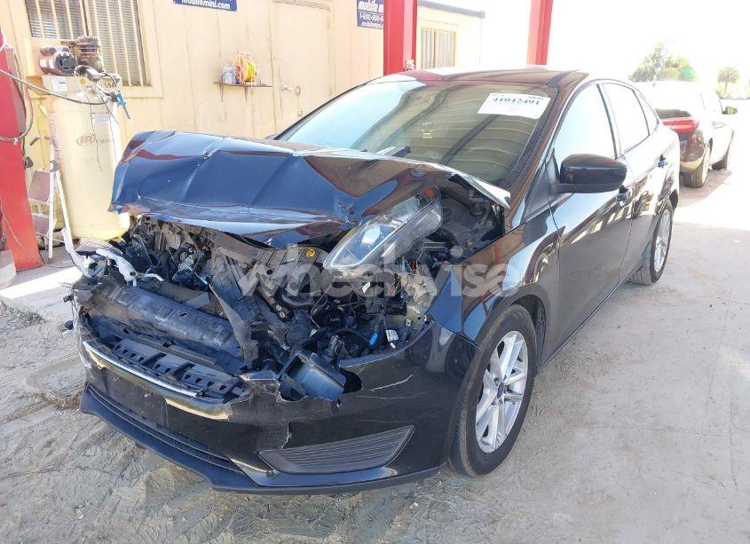 Photo 2 of 2018 Ford Focus SE (VIN 1FADP3F24JL294869)