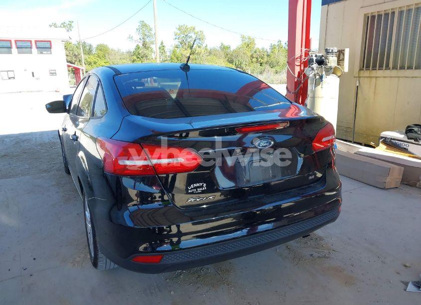 Photo 3 of 2018 Ford Focus SE (VIN 1FADP3F24JL294869)