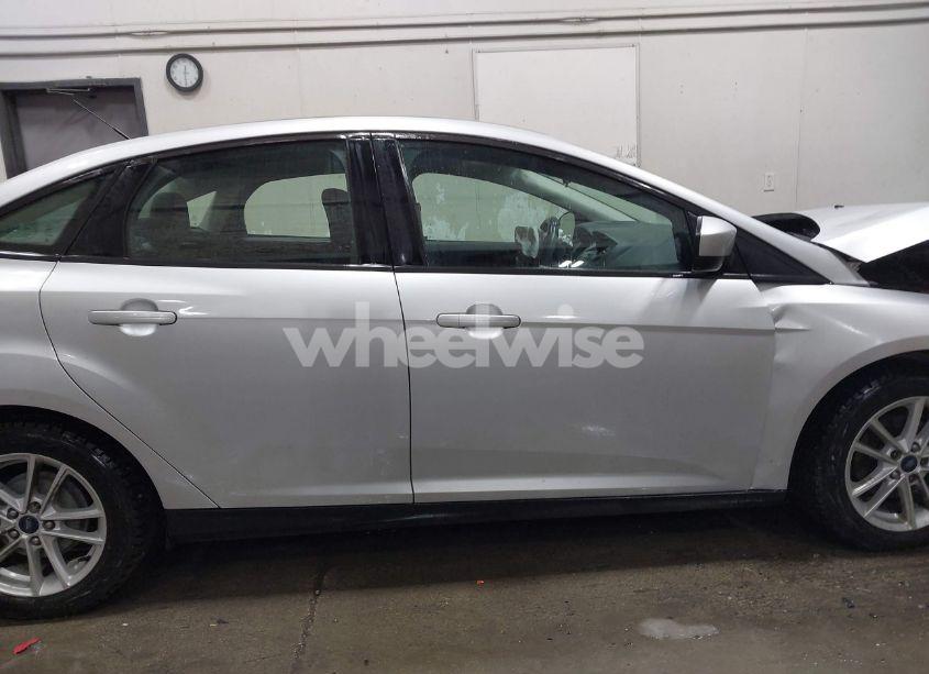 Photo 14 of 2018 Ford Focus SE (VIN 1FADP3F24JL295505)
