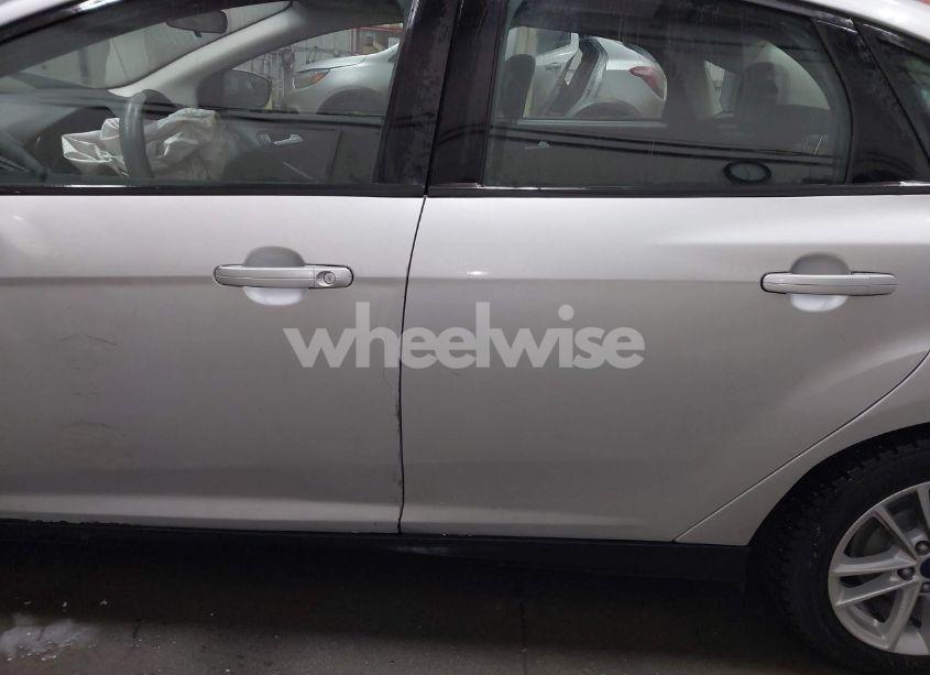 Photo 15 of 2018 Ford Focus SE (VIN 1FADP3F24JL295505)