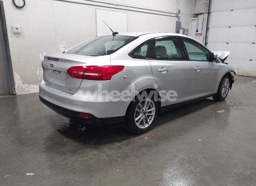 Photo 4 of 2018 Ford Focus SE (VIN 1FADP3F24JL295505)
