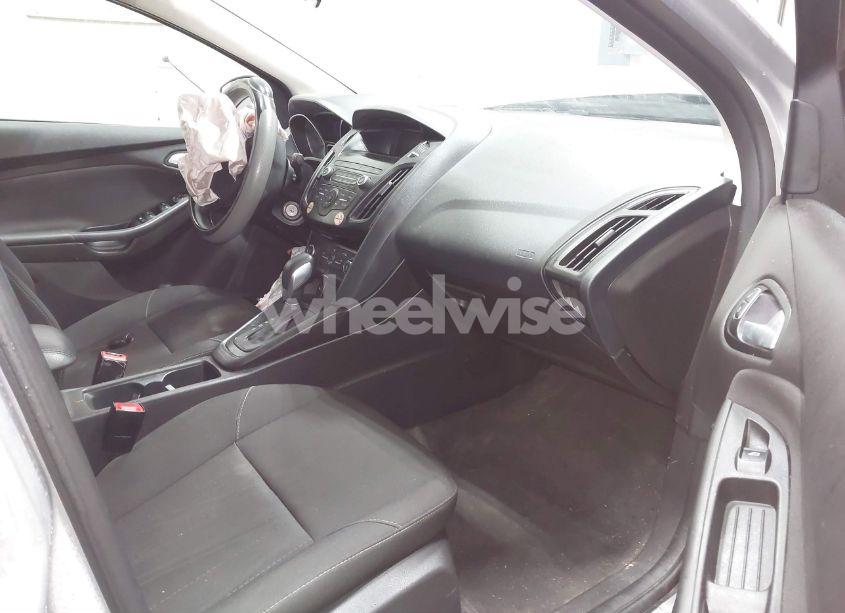 Photo 5 of 2018 Ford Focus SE (VIN 1FADP3F24JL295505)