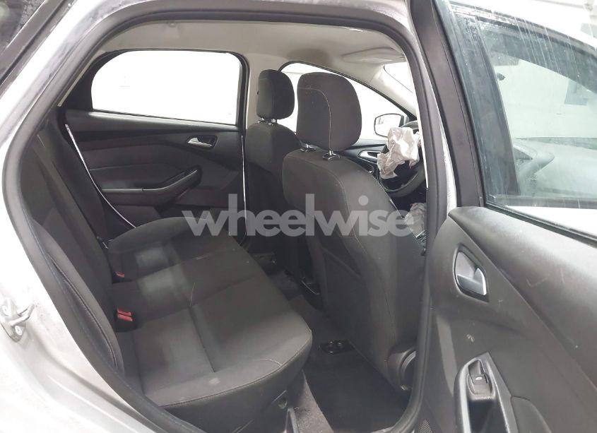 Photo 8 of 2018 Ford Focus SE (VIN 1FADP3F24JL295505)