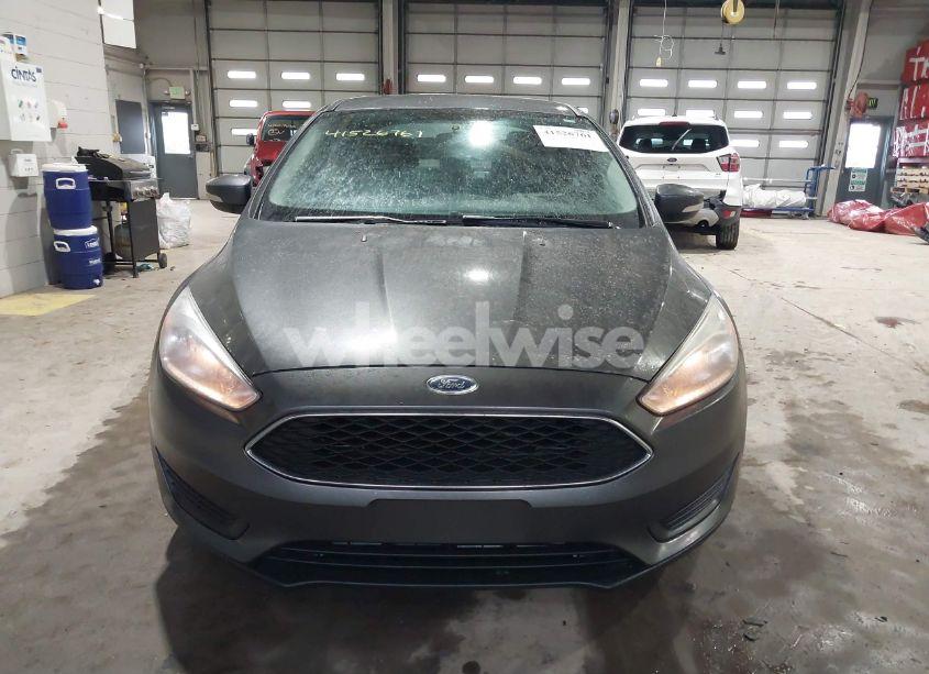 Photo 12 of 2018 Ford Focus SE (VIN 1FADP3F24JL311010)