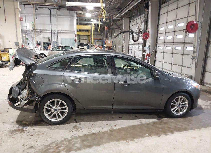 Photo 13 of 2018 Ford Focus SE (VIN 1FADP3F24JL311010)
