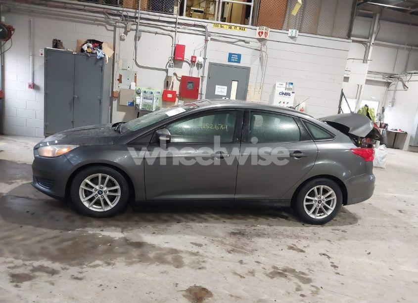 Photo 14 of 2018 Ford Focus SE (VIN 1FADP3F24JL311010)